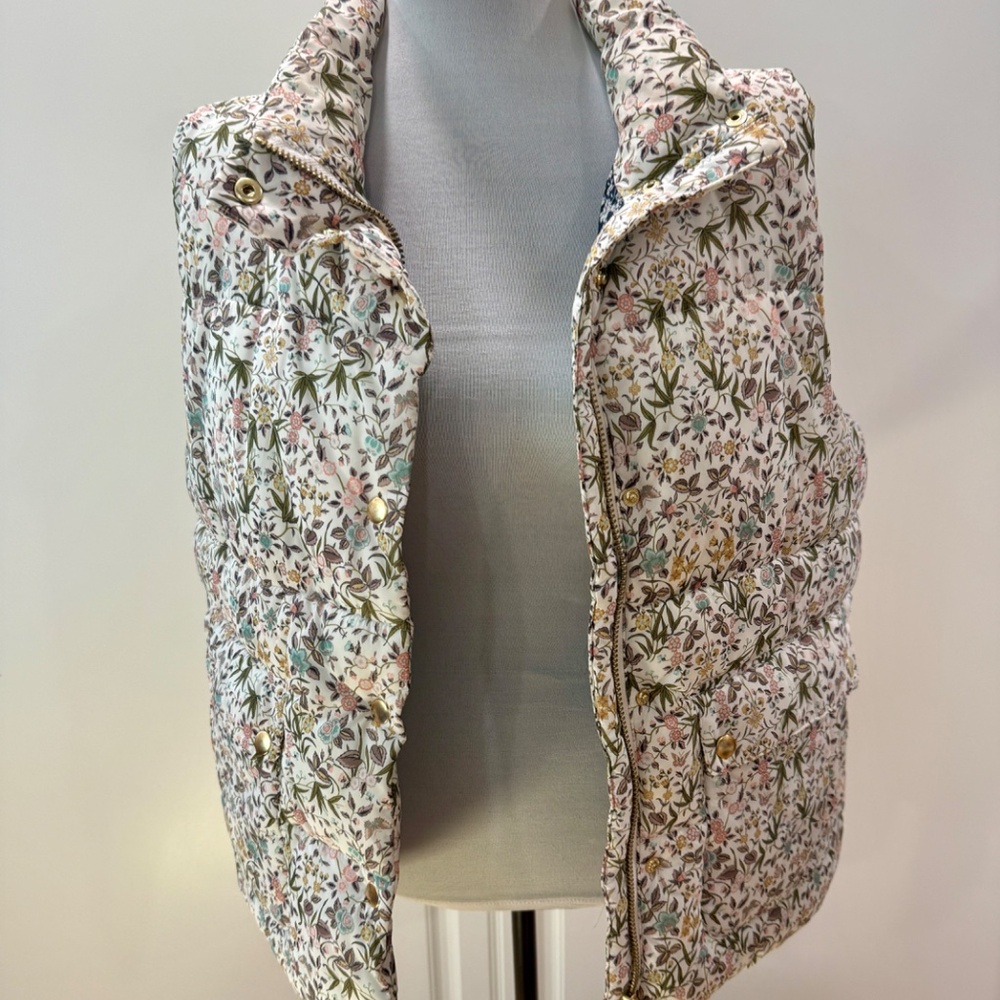 J.Crew Liberty Floral PrimaLoft Puffer Vest M Tapestry Print Quilted Snap Front
